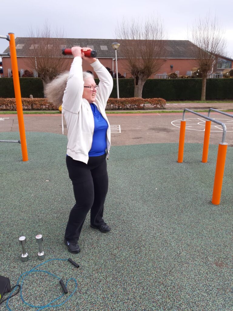 Vrouw aan het trainen met lipoedeem